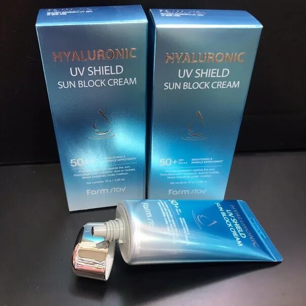 Sun block cream. Farmstay hyaluronic uv shield sun block cream. farmstay hyaluronic uv shield. hyaluronic uv shield sun block cream. hyaluronic uv shield sun block cream spf50+/pa+++.