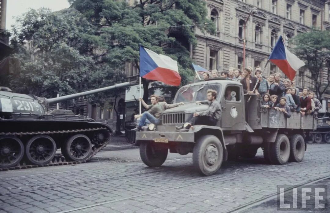 Операция в чехии. Операция дунай прага 1968. советские войска в праге 1968.