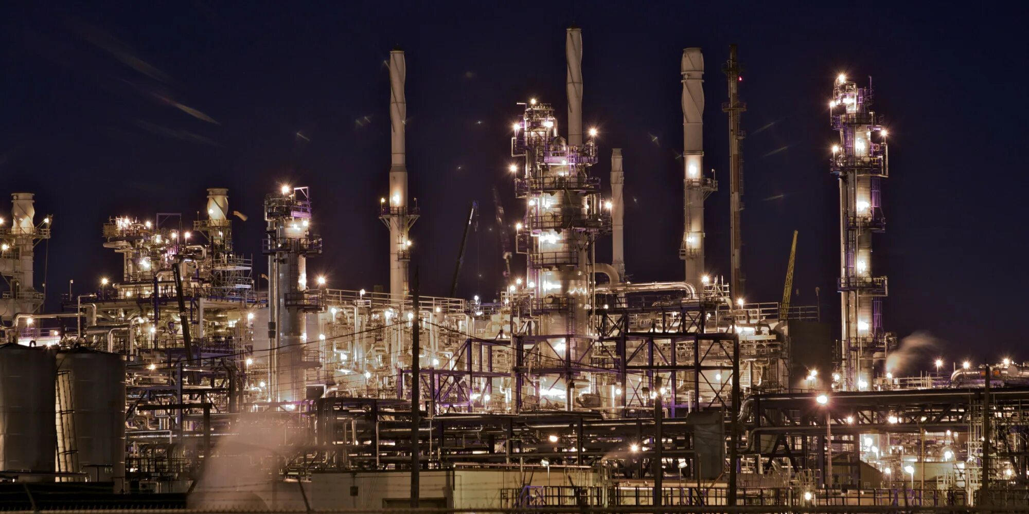 Газоперерабатывающий завод казахстан. Кипр нефтеперерабатывающий завод. Нпз шведт. Нефтеперерабатывающий завод работает в городе. Нефтехимическая отрасль.