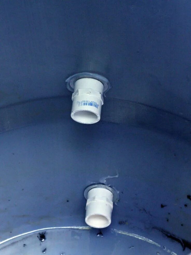 Датчик собирал дождевую воду в бак. Канализационные бочки с переливом. Перелив пластиковой бочки. Перелив воды из бочки. Емкость для воды из канализационных труб.
