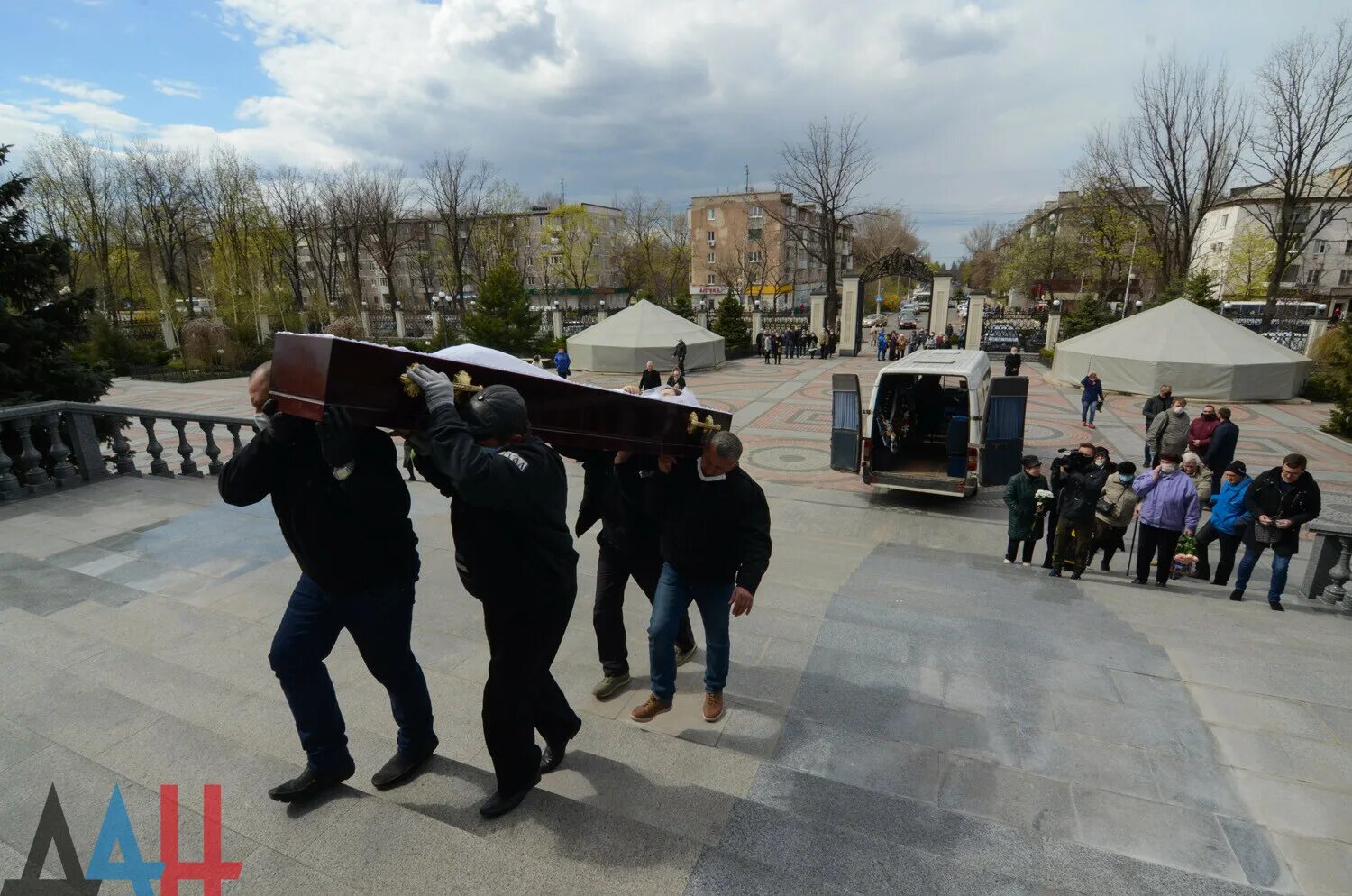 Прощание с мирославой. 10. 10. В москве прощаются с михаилом зеленским. Похороны глеба павловского.