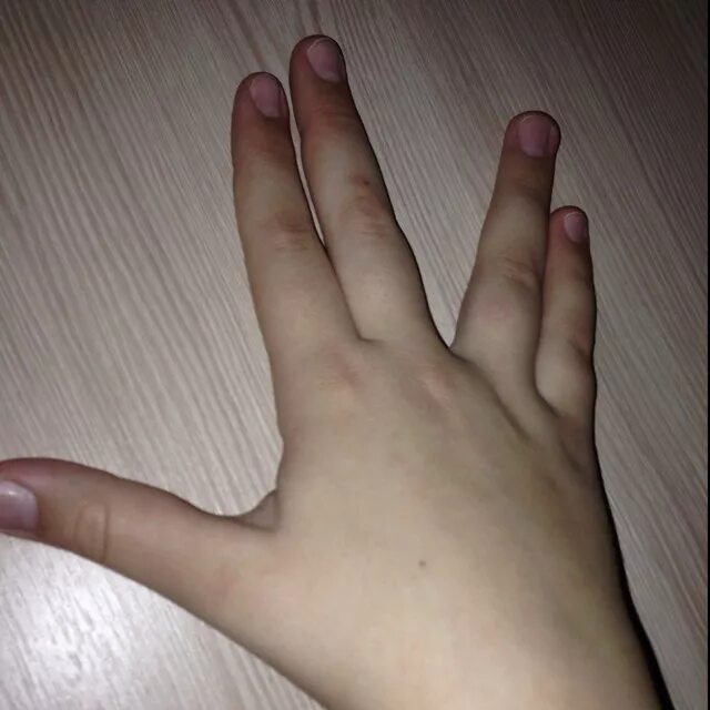 Четыре пальца на руке. 4 Пальца. Два пальца. Жест 4 пальца.