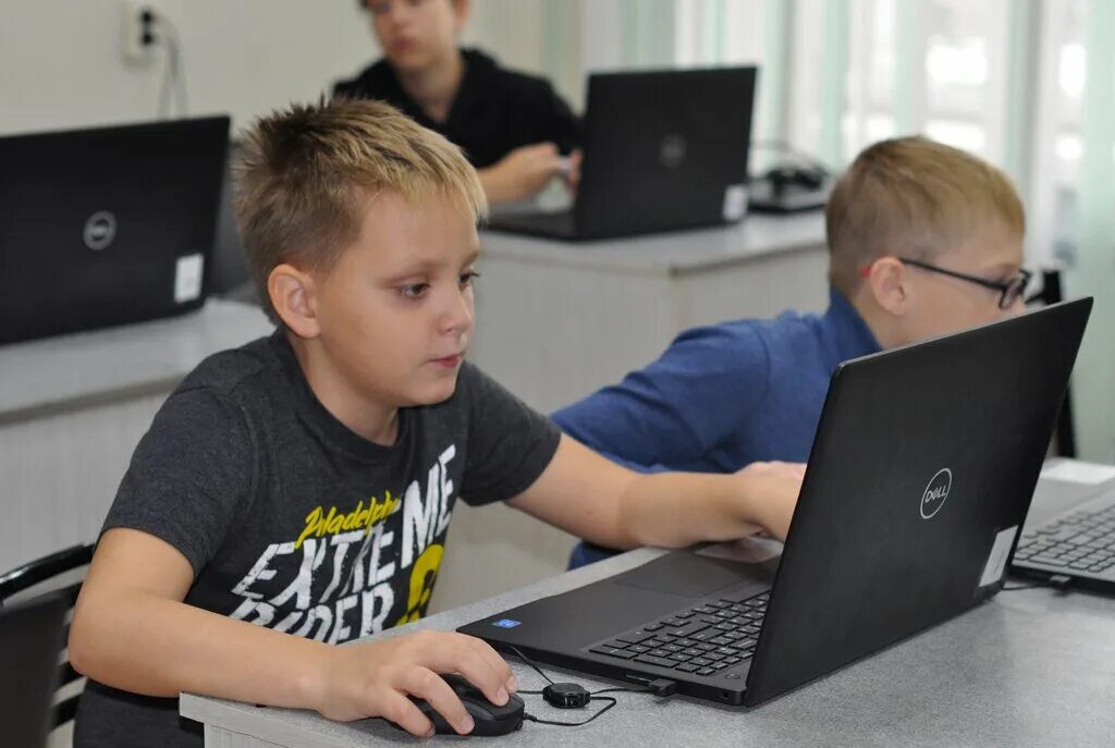 программирование старшеклассники. айти хабаровск. архангельская 25 хабаровск айти куб. ит куб робототехника. университет программирования.