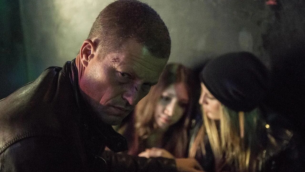 Hamilton interstellar. часы на руке. Hamilton murph khaki field 42. мужская рука с часами. часы из интерстеллар hamilton.