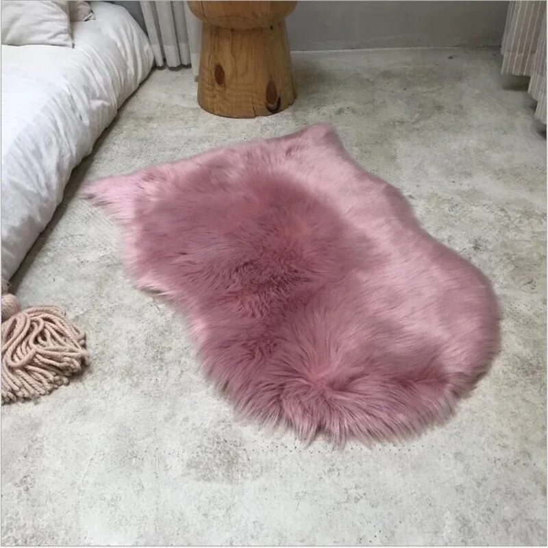 Искусственный мех кучерявый. 41926. Чем обработать по краям коврик из искусственного меха. Плюшевый материал для одежды. Искусственный мех ткань.