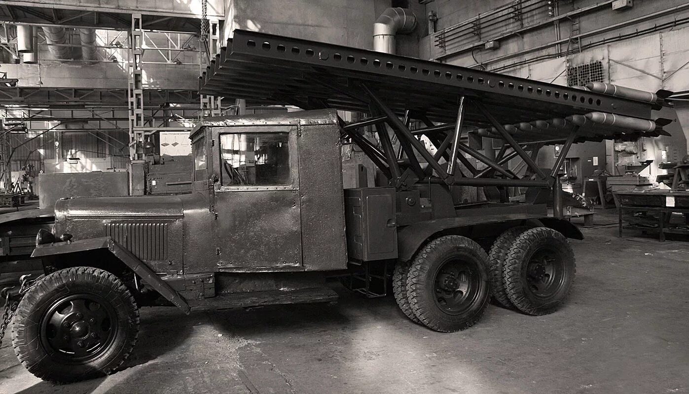 Бм13 катюша воронеж. Бм-13 катюша 1941. Завод выпускавший катюши. Машина бм-13 "катюша". Бм-13 катюша.