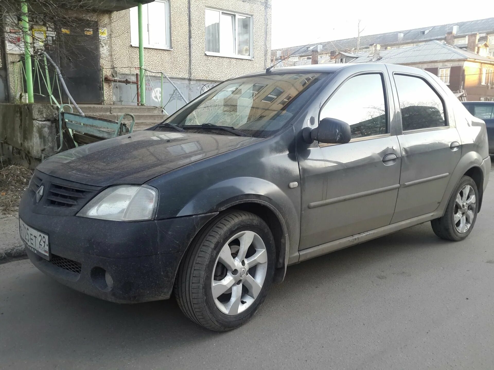 Диски рено логан 1 рестайлинг. Рено логан 1 на литье. 16 диски рено логан 2008. рено логан 2008 с литьем. 16 радиус на рено логан.