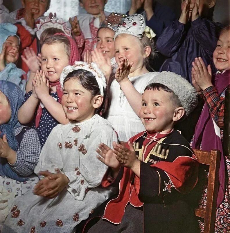 Дети союз. Дети советского Союза. Дружба народов дети СССР. Дружба советских детей. Жители СССР.