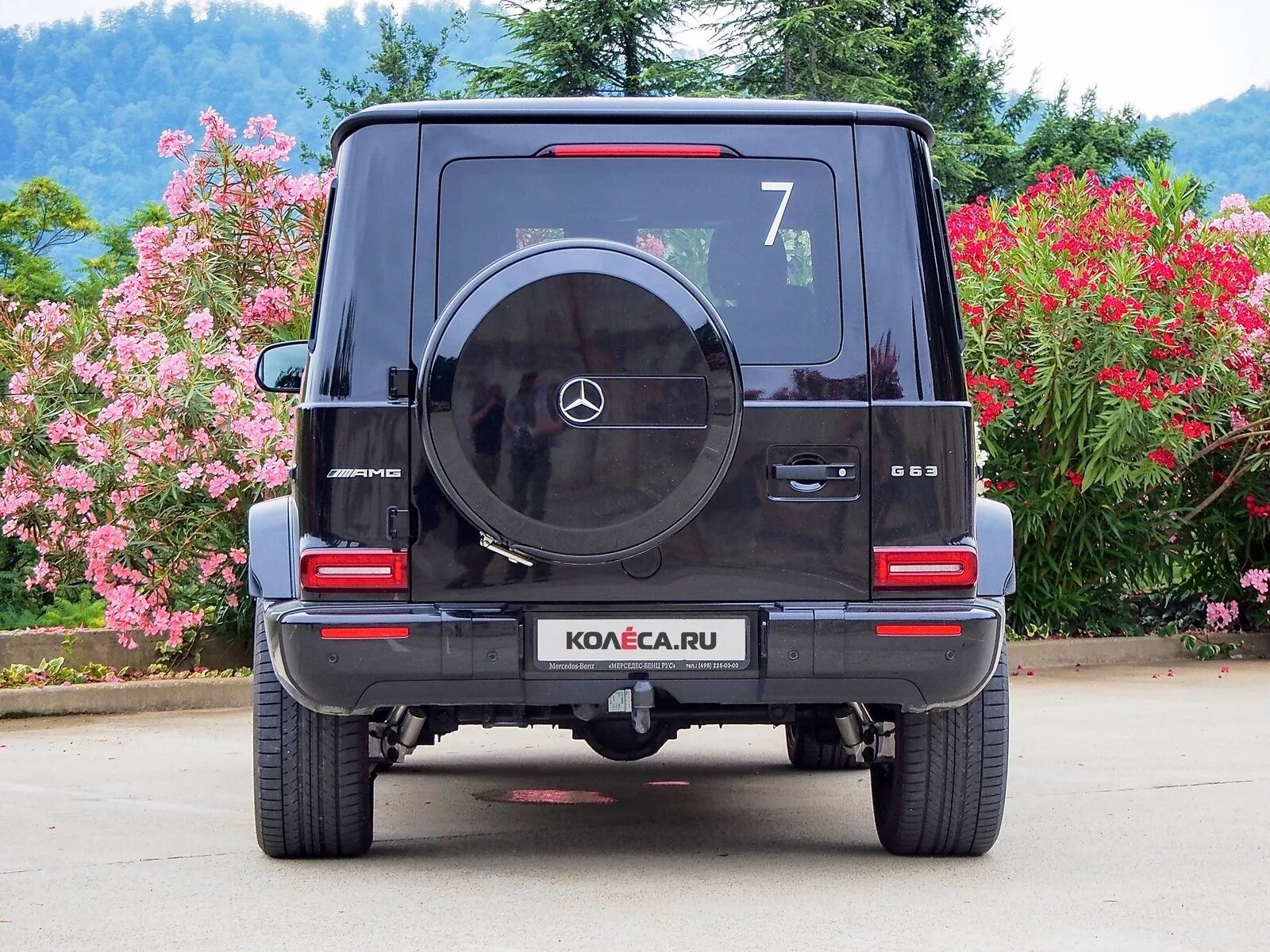 Запаска гелика. Запаска гелика. Запаска на мерседес гелендваген. G class 63 amg без запаски. G63 amg без запаски.