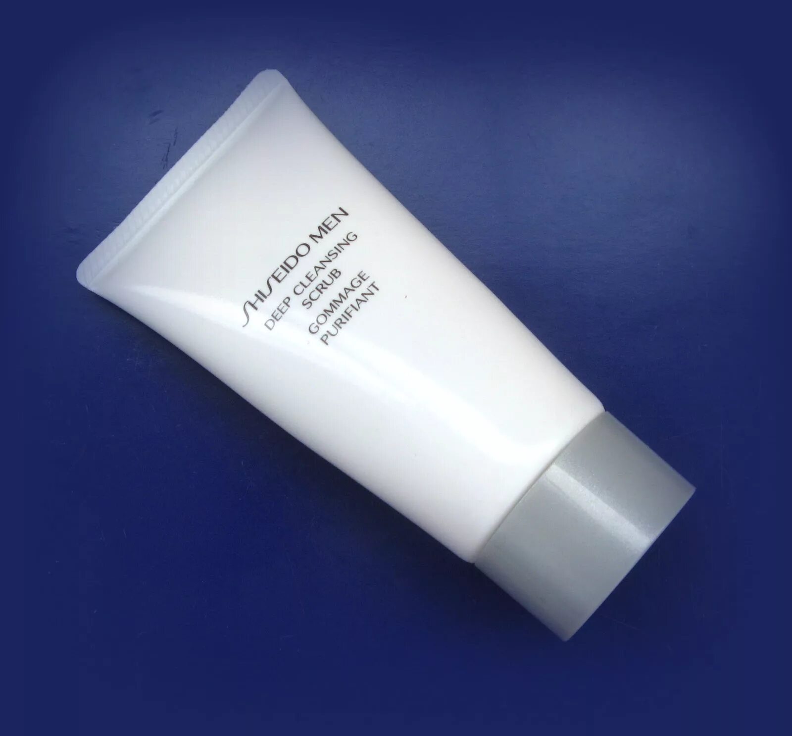 Cleansing scrub. Шисейдо скраб для лица. Shiseido Deep Cleansing Scrub. Shiseido очищение скраб. Шисейдо скраб для тела.