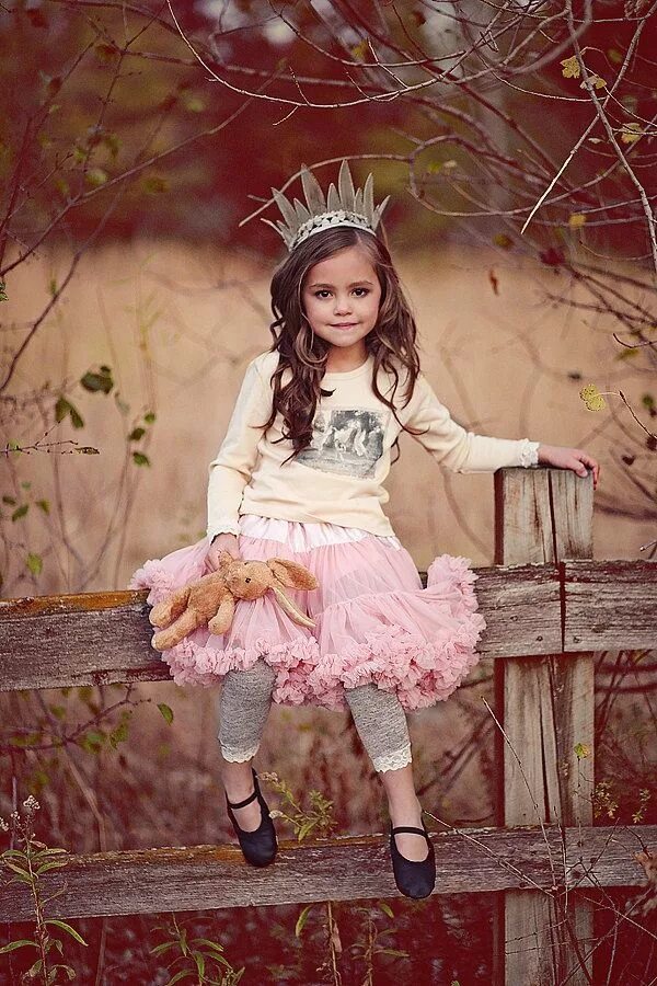 Образ для фотосессии для девочки. Образ маленькой принцессы. Образы для детских фотосессий. Интересные образы для девочек. Фотосессия маленькой принцессы.