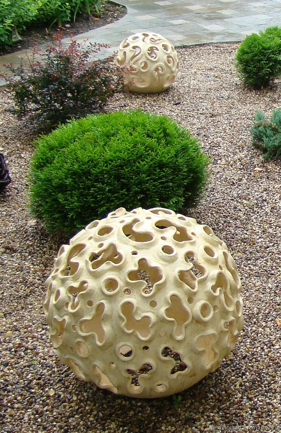Купить шар для сада. Декоративные шары для сада. Декоративный шар для сада. Бетонный шар для сада. Декоративные шары для ландшафта.