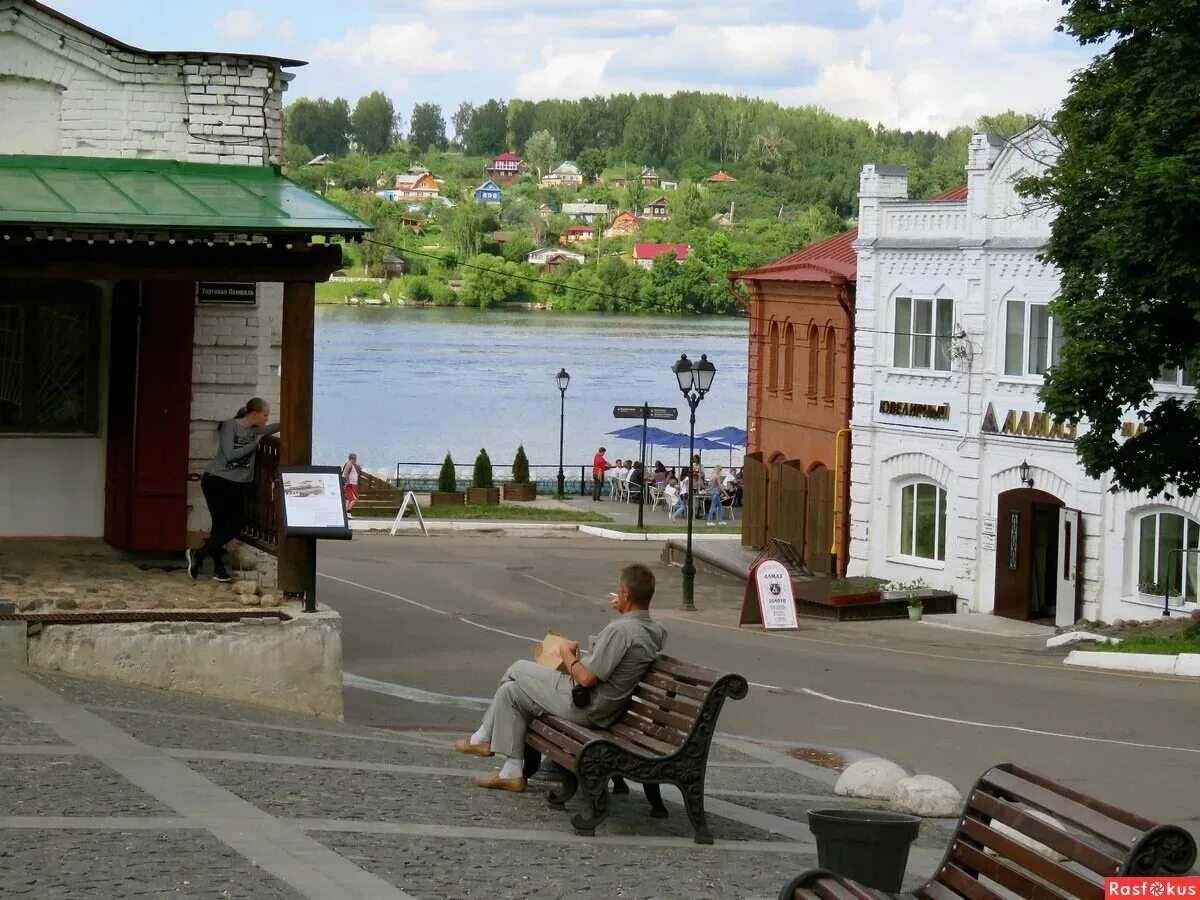 Плес часы работы. Плес ивановская область площадь. дом купца новожилова плес. плёс улочки ивановская область.