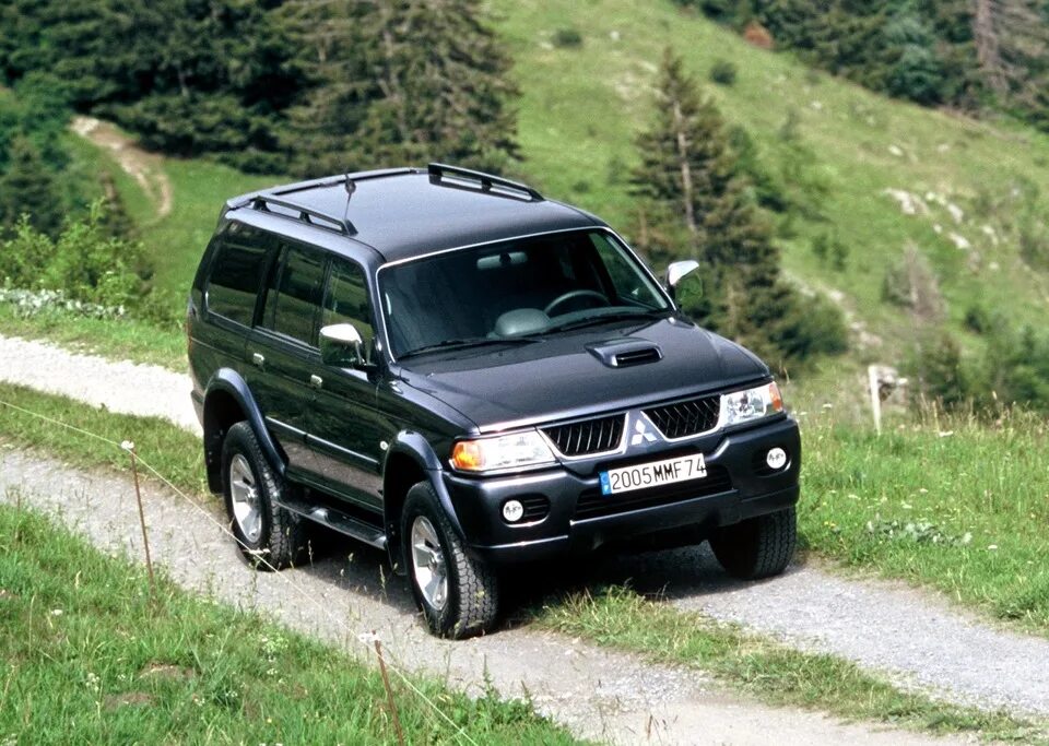 Мицубиси паджеро спорт москве. Mitsubishi Pajero Sport 1. Mitsubishi Pajero Sport 2006. Митсубиши Паджеро спорт 1. Mitsubishi Pajero Sport 1 поколения.