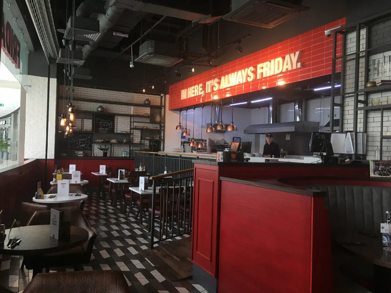I. ресторан фрайдис. Tgi friday's. Tgi fridays каширская плаза. G.