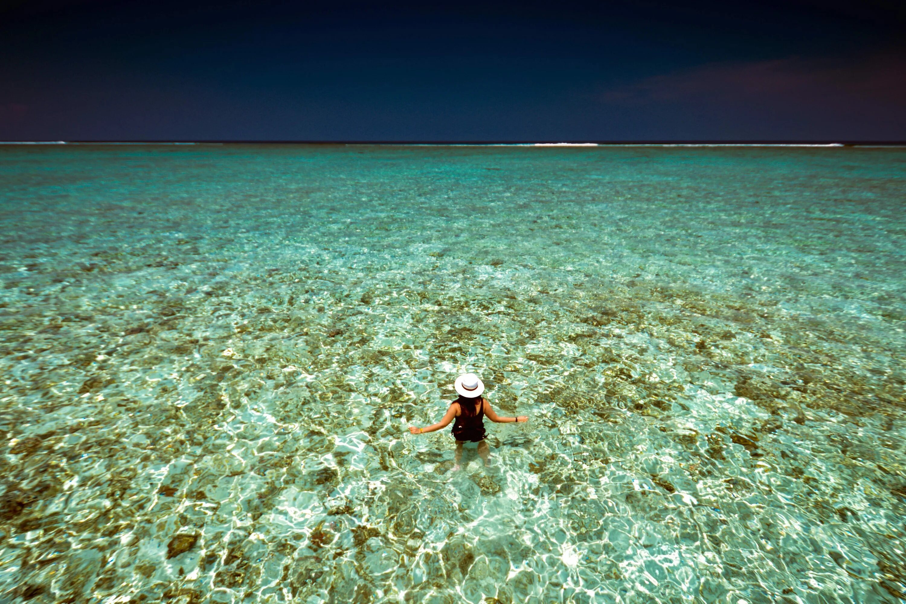 Мальдивы Лагуна риф. Мальдивы голубая Лагуна. Мальдивы Аравийское море. Махмея Айланд. Есть ли чистая вода