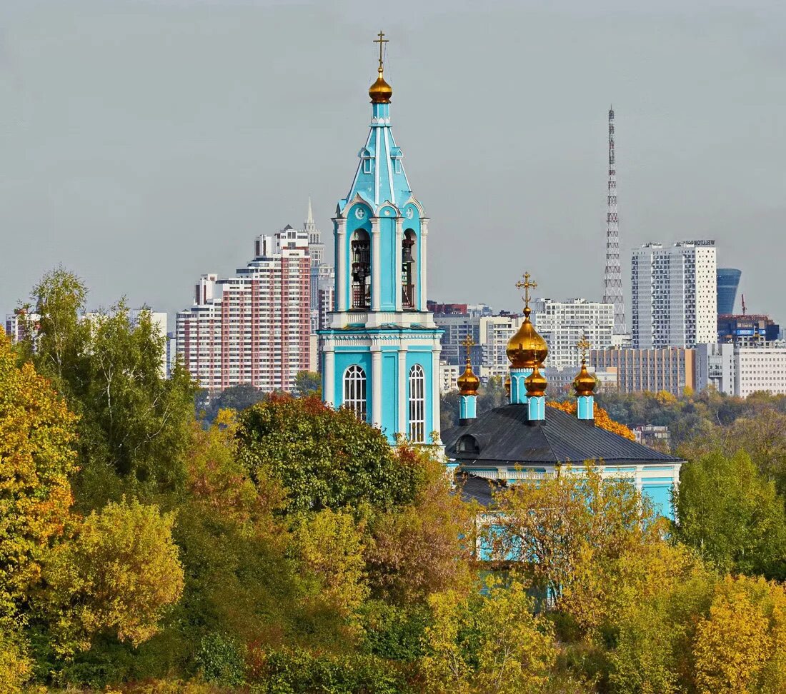 Церковь на холмах. Храм Рождества Богородицы в Крылатском. Церковь Рождества Пресвятой Богородицы в Крылатском. Храм Крылатские холмы. Храм на холмах в Крылатском.