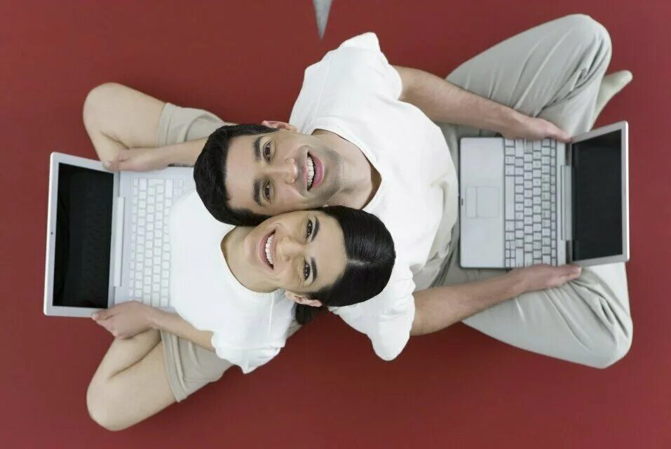 Мужчина и женщина в интернете. Интернет любовь. Виртуальная женщина для мужчин. Интернет Дружба. Виртуальное общение платно