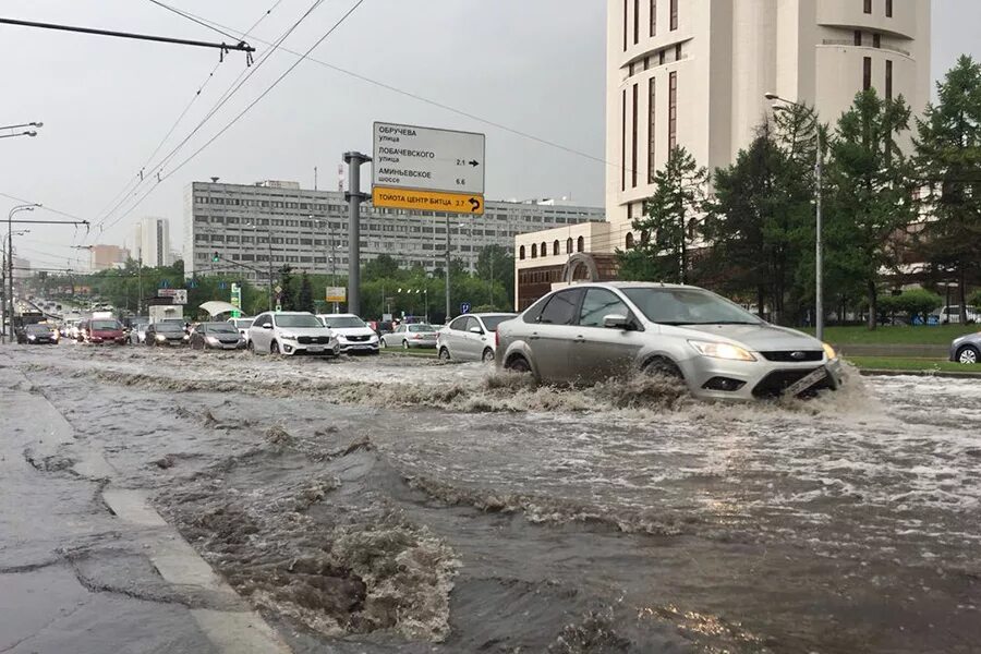 Грозили сегодня. Дождь в Москве. Проливные дожди в Москве. Ливень в Москве. Последствия ливневых дождей.