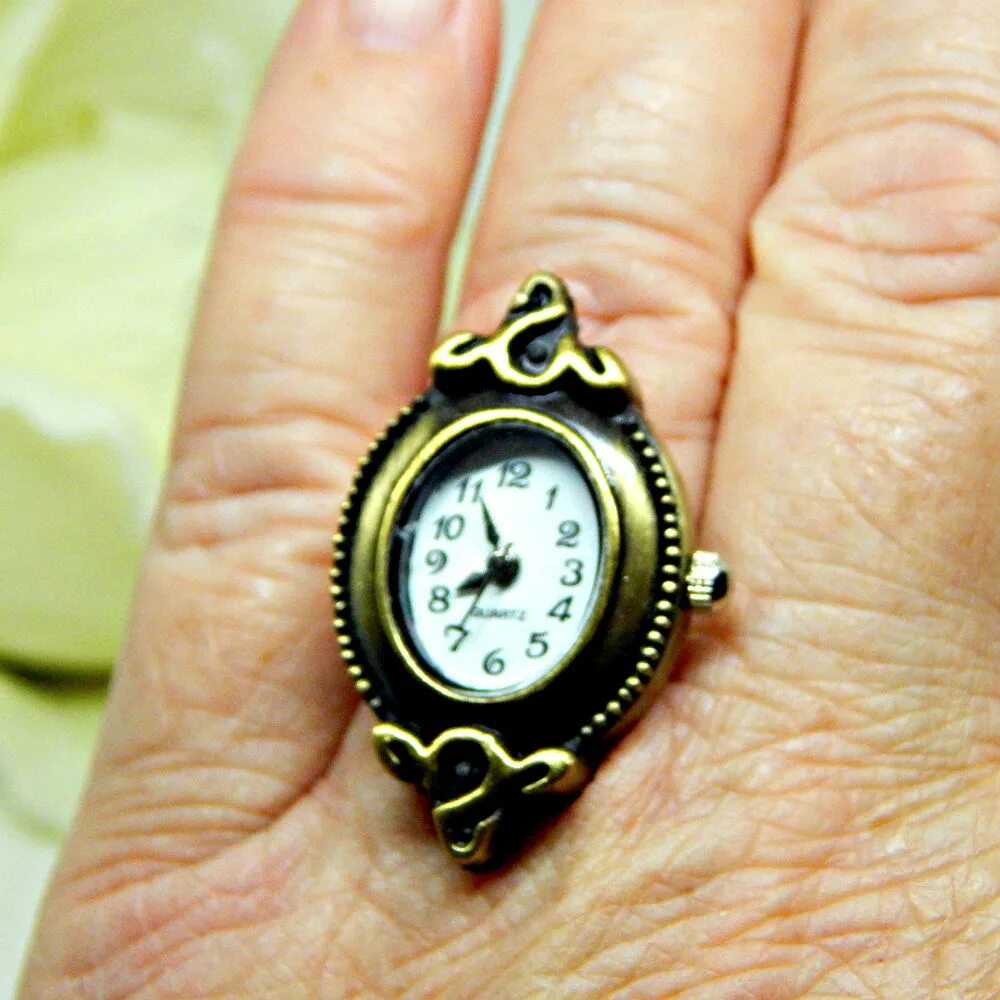 Ring clock