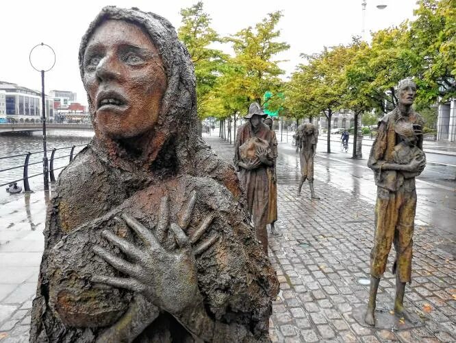 Голодные 40. Великий голод в Ирландии. Памятник голоду в Ирландии. Ирландии (1845–1849. Памятник жертвам голода в Дублине.