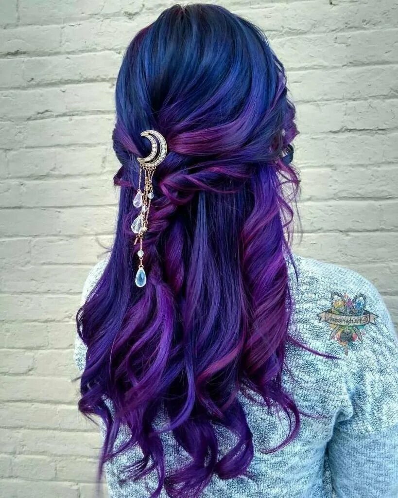 Цветное окрашивание. Гэлакси хаир окрашивание галакси. Фиолетовый цвет волос. Обои с розовым человеком. Синеволосый кун альфа.