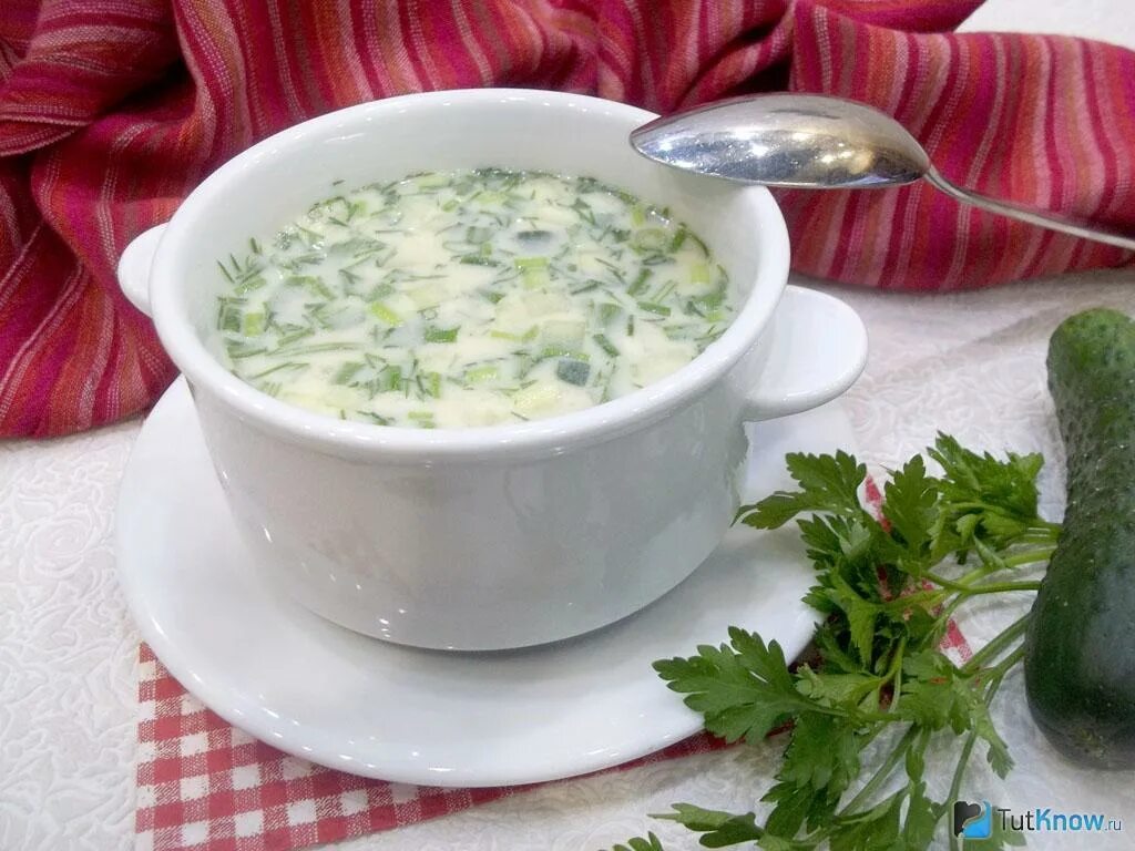 Окрошка с печеной грудкой. Окрошка на минеральной воде. Рецепт окрошки на воде. Рецепт окрошки на воде. Рецепт окрошки на воде.