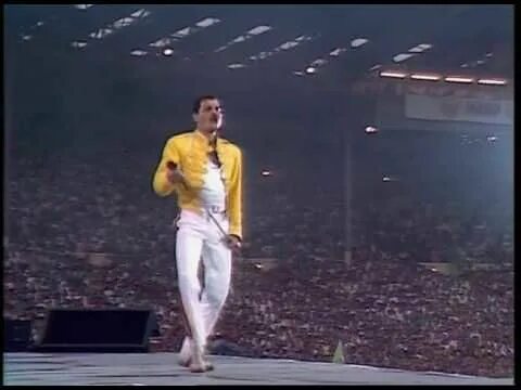 Концерт группы куин 1986. Концерт queen 1986. Фредди меркури будапешт 1986. Queen 1986. Queen live.