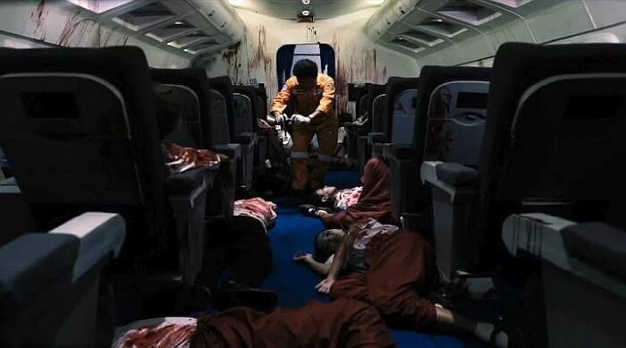 Ужасы про самолеты. Призрачный рейс 2012 кадры.