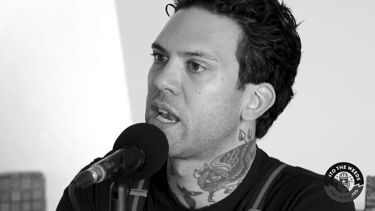 Смол хэндс актер. Aaron thompson actor. Small hands aaron. Small hands. Aaron thompson.