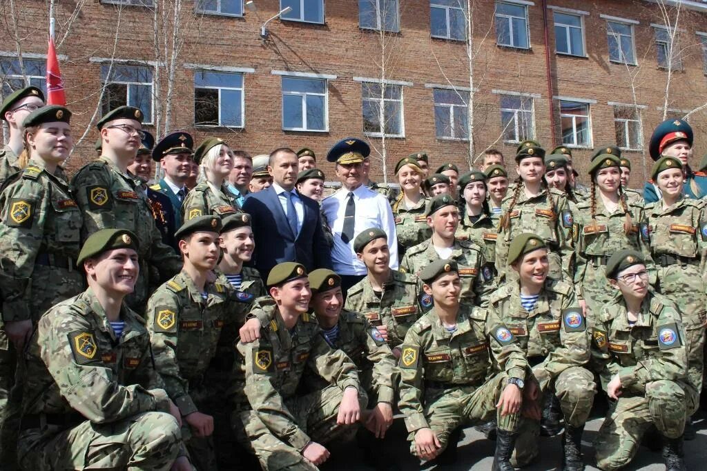 Учебный аэродром ивваиу. Иркутское военное авиационное инженерное училище. Иркутское суворовское военное училище. Памятник курсантам ивваиу в иркутске. Курсанты ивваиу иркутск.