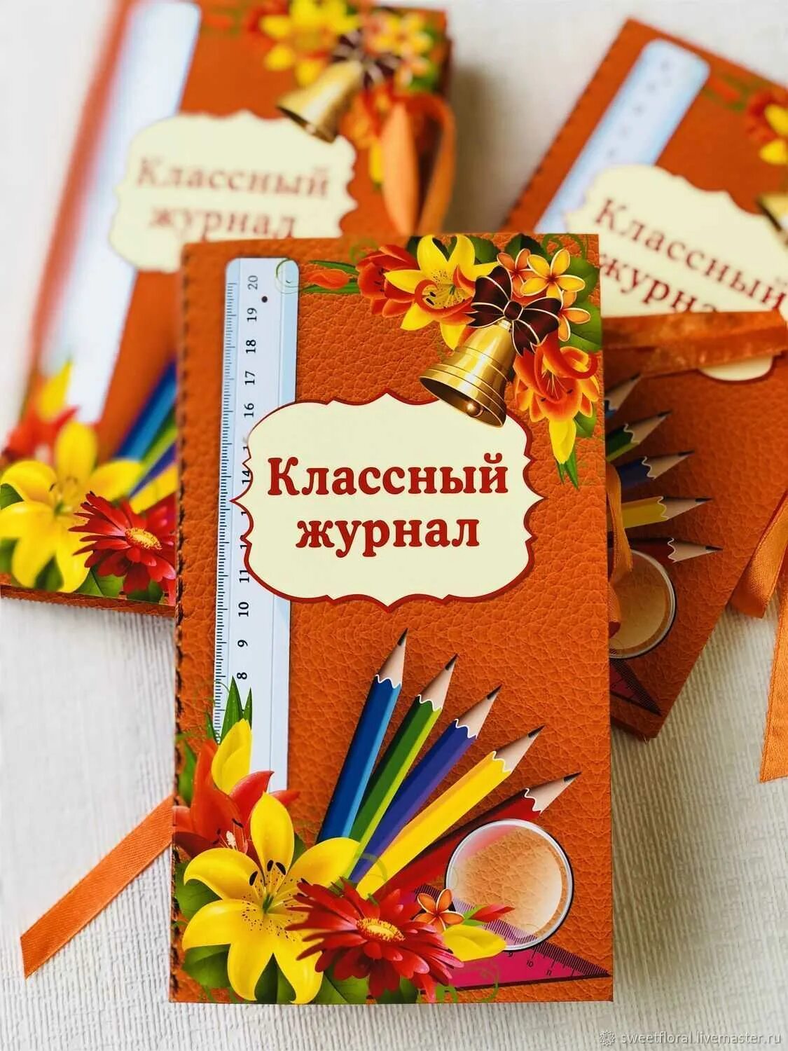 Какой подарок учителю на выпускной. Подарок на день учителя. Подарок учителю своими руками. Подарок на день учителя своими руками. Классные подарки для учителей.