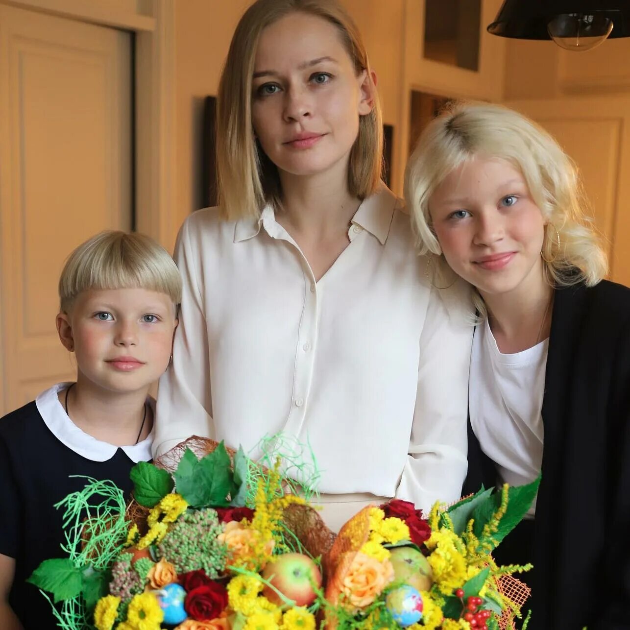 Юлия пересильд дочери. 0003647 мфюа. Дочь учителя. Юлия пересильд. Дочь юлии пересильд.