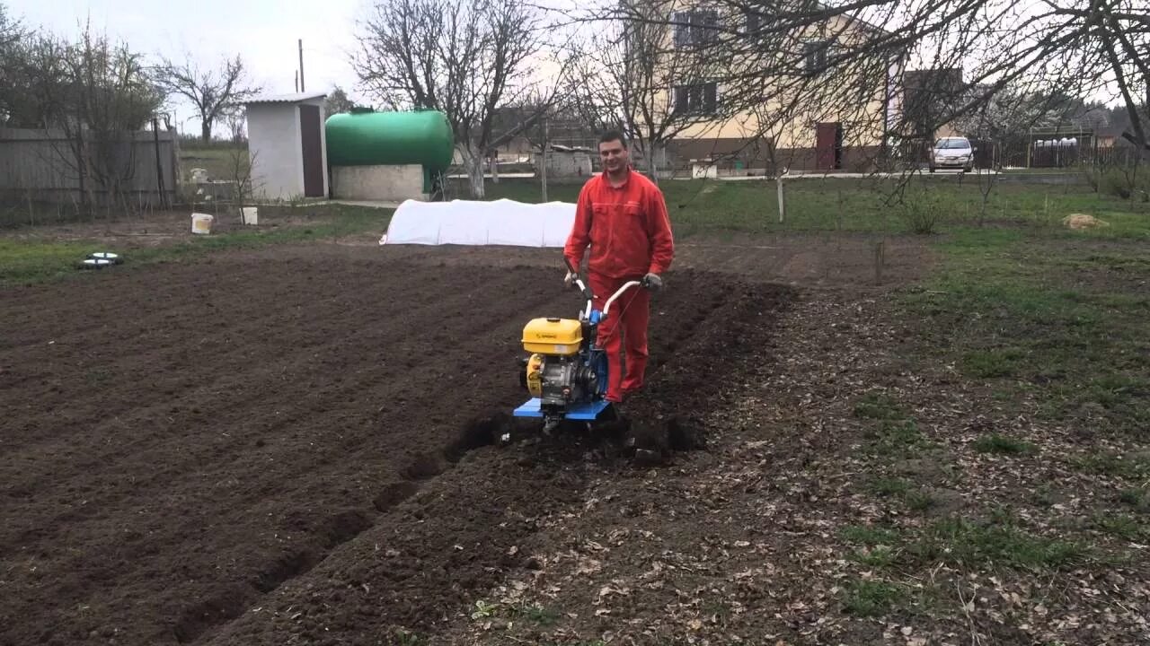 Покос травы вспашка мотоблоком. Вспашка земли мотоблоком, покос травы, спил деревьев. Мотоблок вспахать сотку