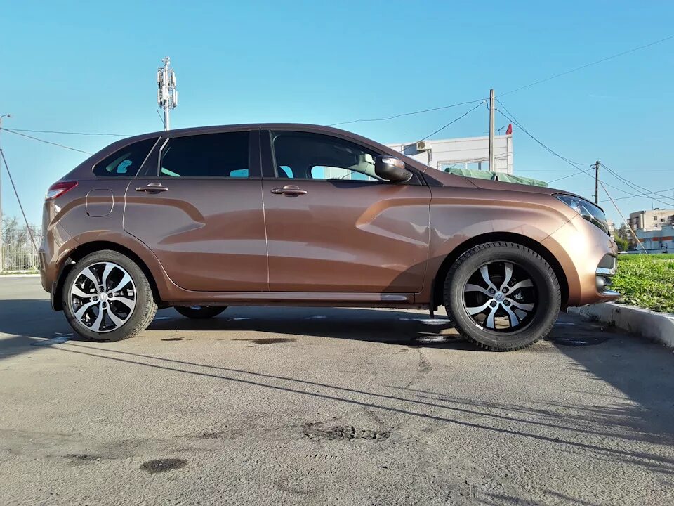 Серебристый икс рей на 17 дисках. Х рей 17 диски. Lada xray r17. Диски lada xray r16. Lada xray r18.