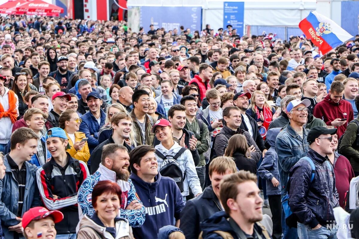 Нижний Новгород население. Нижний Новгород толпа. Нижний Новгород наеелнме. Нижни ногорож население. Население новгорода на 2024 год