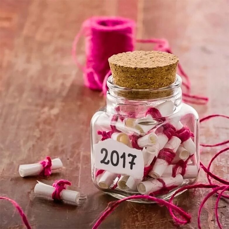 подставка для карандашей из бумаги. креативное рукоделие. что можно сделать за 15. подставка для карандашей из картона. подставка под стакан из диска.