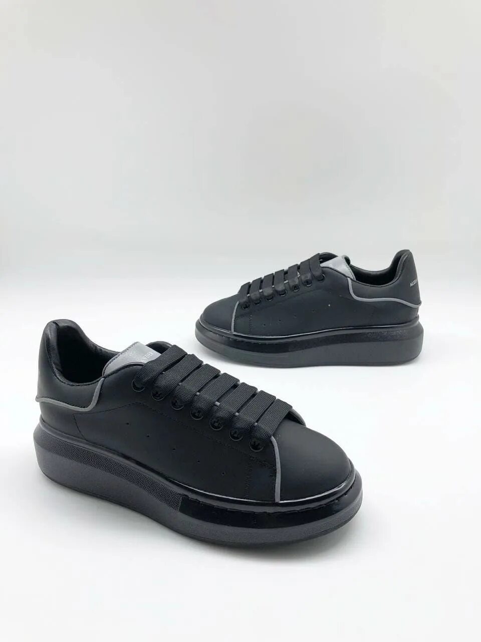 Alexander mcqueen кроссовки мужские whgp5. Кеды alexander mcqueen black. Alexander mcqueen туфли мужские. Черные mcqueen. Aleksandr mcqueen кеды женские.
