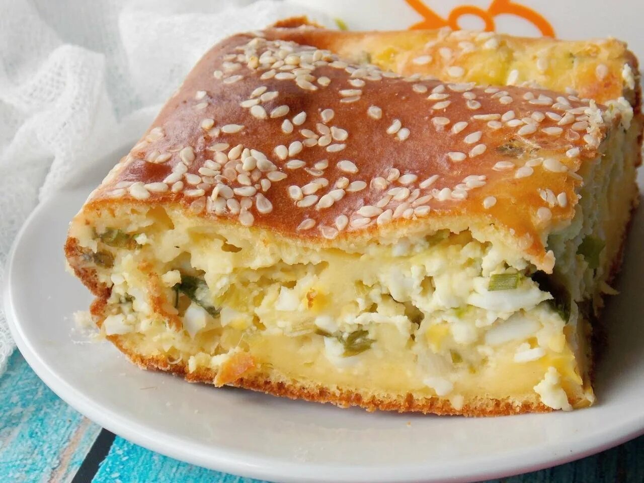 Заливной пирог с луком яйцом на кефире