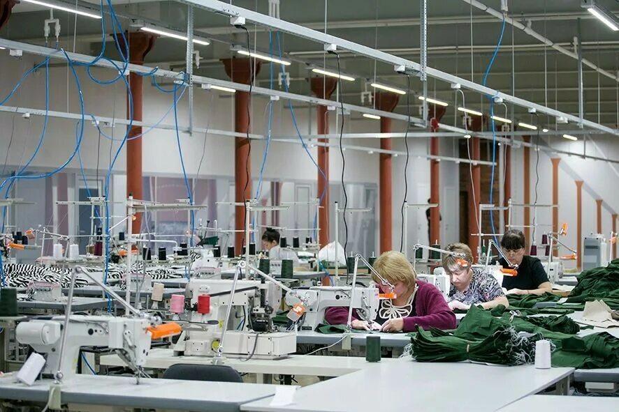 Сайт текстильной фабрики. Фабрика - Ткацкая фабрика - швейная фабрика. Освещение швейного производства. Освещение швейного цеха. Освещение в швейном цехе.
