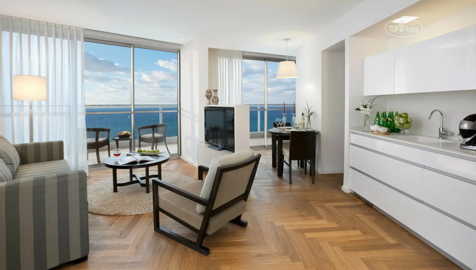 Моня 48 нетания. Отель рамада нетания. сиа бриз апартаменты в нетании. ramada hotel &amp; suite 5*.