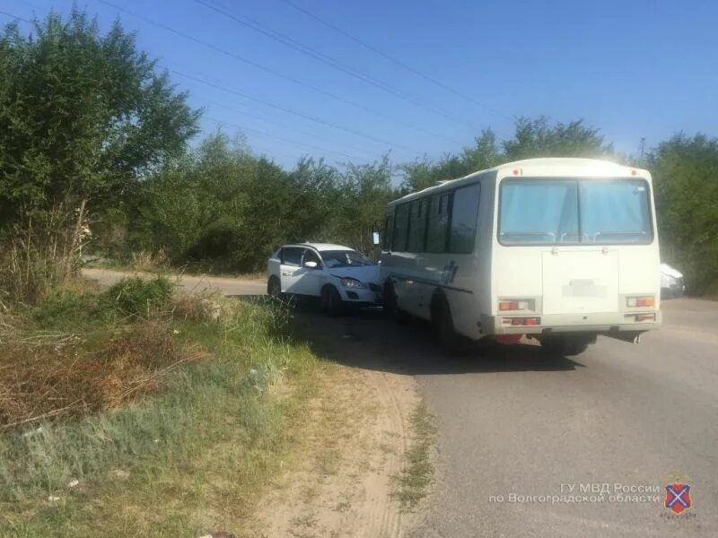 Волгоград иловля автобус. Куневка волгоград посёлок. Дтп под иловлей маршрутка. Волгоград иловля автобус. Авария маршрутки в волгограде.