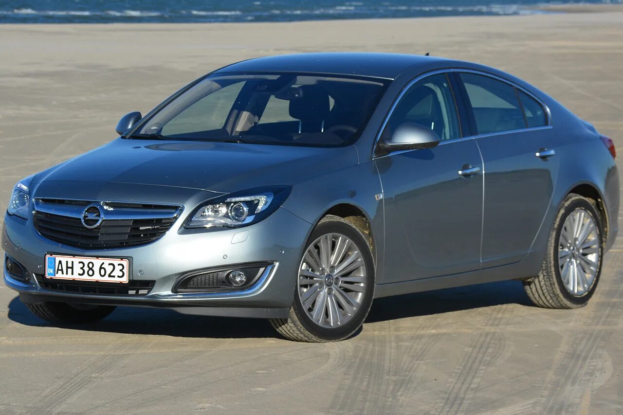 Opel insignia 2013. Opel Insignia 2. Opel Insignia 1. Опель Инсигния 2013 2.0 турбо.