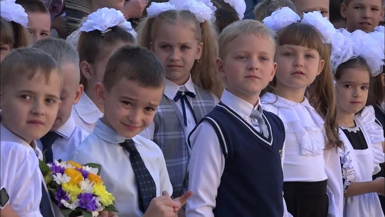 Гимназия 10 гомель. Гимназия 10 Дивногорск Саурова. Гимназия 10 Красноярск. Гимназия 10 Дивногорск последний звонок. Гимназия 175 последний звонок.