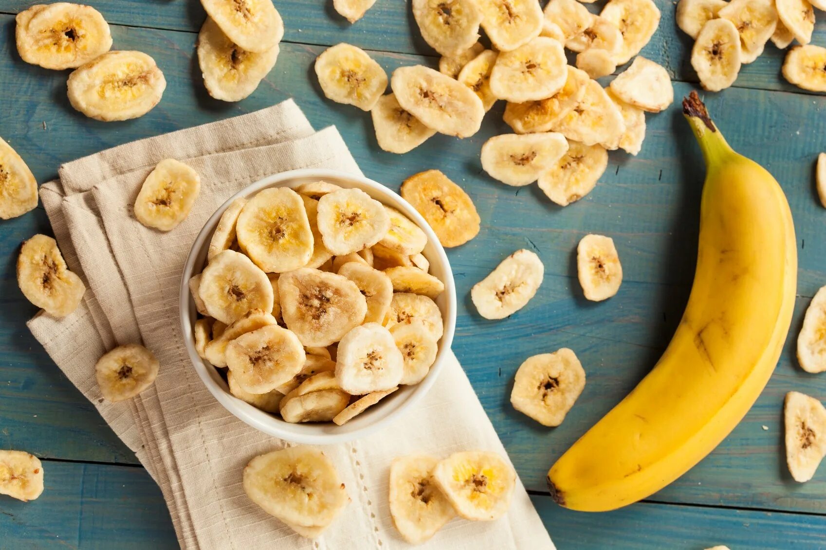 Сушеные бананы. Снеки из бананов. Банановые чипсы. Чипсы из бананов. Тасмания банановые чипсы.