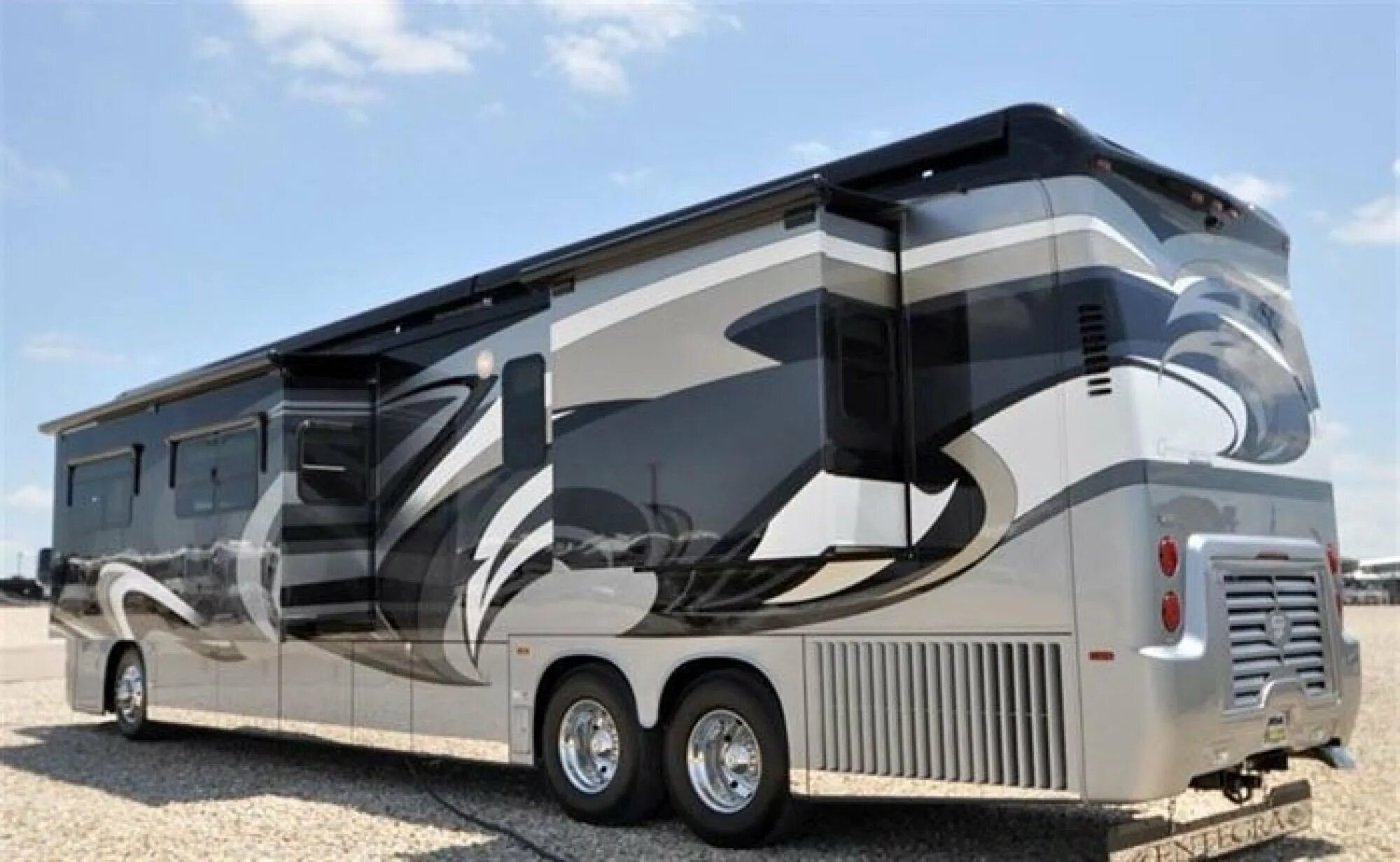Bedouin caravan дом на колесах. Самый большой трейлер. Автодом белаз. Автодом полуприцеп. Дом на колесах эштона катчера.