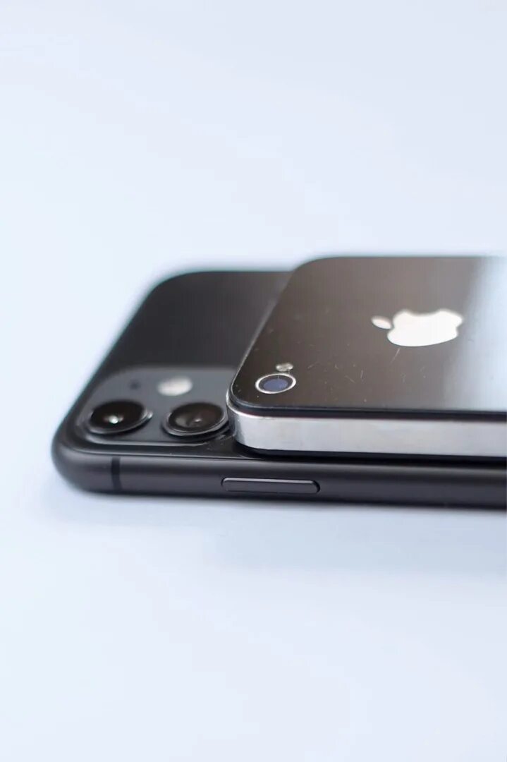 Телефоны похожие на iphone. Смартфон похожий на айфон. Смартфоны похожие на айфон по дизайну. Клон айфона. Клон айфона.