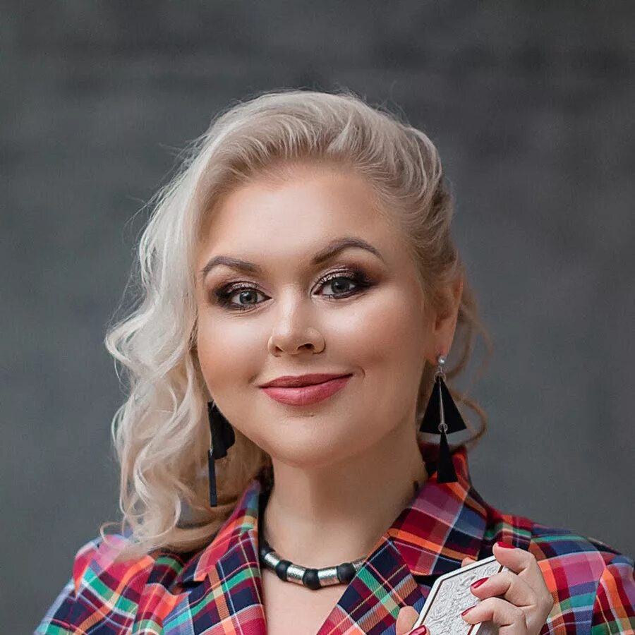 Таури астролог. Елена таури. елена таури таролог. таролог елена москва. таролог елена екатеринбург.