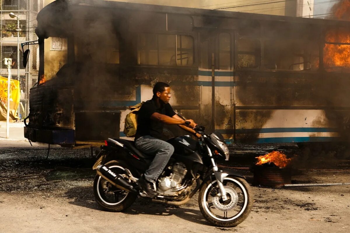 фильм элитный отряд 2. элитный отряд враг. андре рамиру. вагнер моура элитный отряд. элитный отряд: враг внутри фильм 2010.