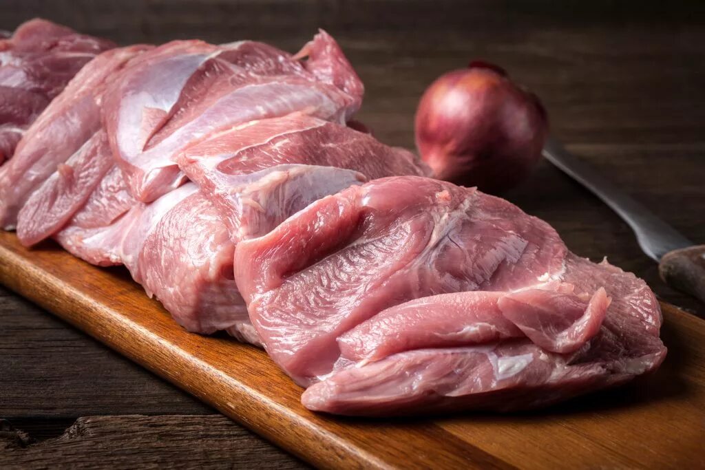 Индейка бедро или грудка. Филе бедра индейки. мясо индюшки. индейка сырая. курица мясо.